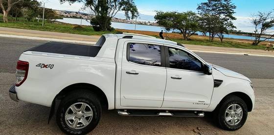 FORD RANGER 3.2 LIMITED 4X4 CD 20V DIESEL 4P AUTOMÁTICO